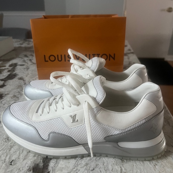 Just one time Used,BRAND NEW !!! 9.5 number louis vitton !! - Picture 4 of 4